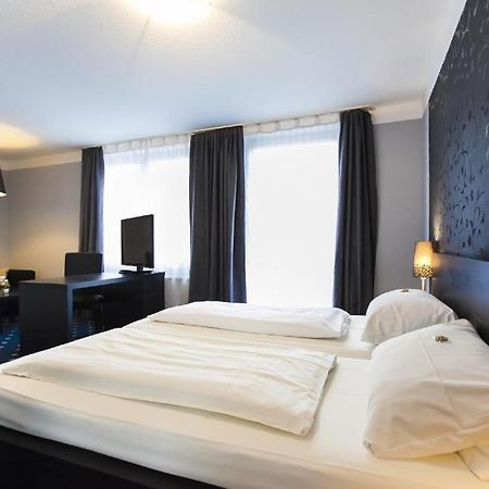 Hotel Am Berliner Platz ลังเงนเฟลด์ ภายนอก รูปภาพ