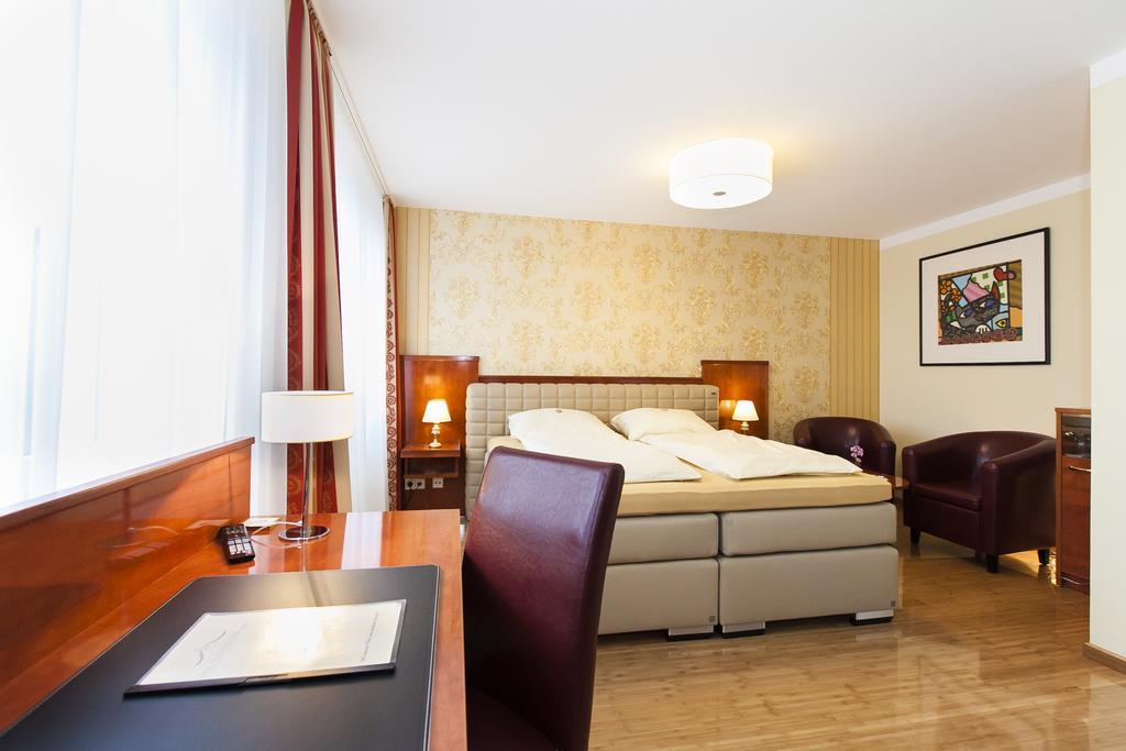 Hotel Am Berliner Platz ลังเงนเฟลด์ ห้อง รูปภาพ