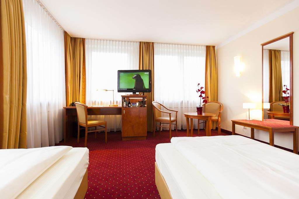Hotel Am Berliner Platz ลังเงนเฟลด์ ห้อง รูปภาพ