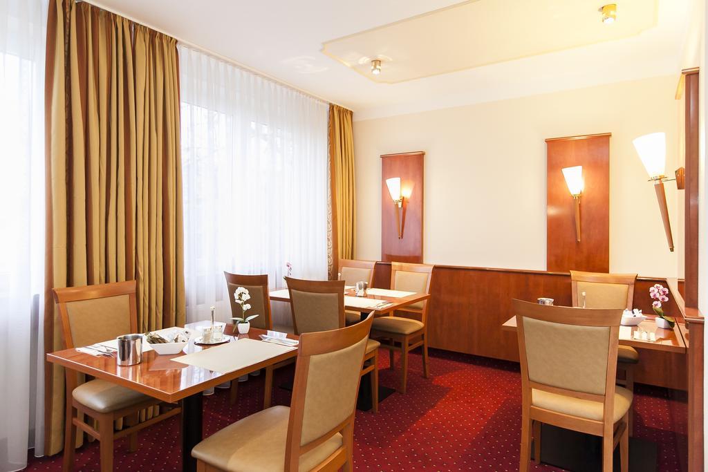 Hotel Am Berliner Platz ลังเงนเฟลด์ ภายนอก รูปภาพ