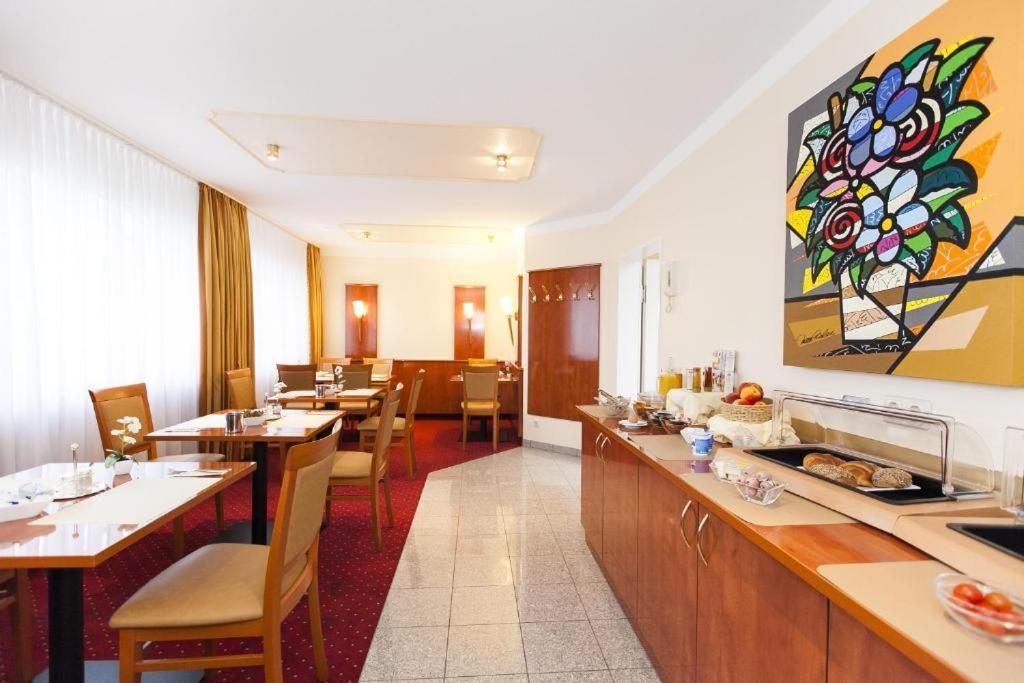 Hotel Am Berliner Platz ลังเงนเฟลด์ ภายนอก รูปภาพ