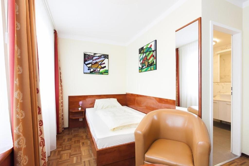 Hotel Am Berliner Platz ลังเงนเฟลด์ ห้อง รูปภาพ
